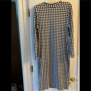 Lovely Long black/white dress. New with no tags.